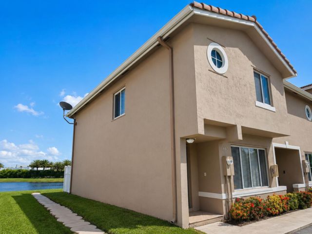  3 BR,  2.50 BTH &nbsp; style home in Weston
