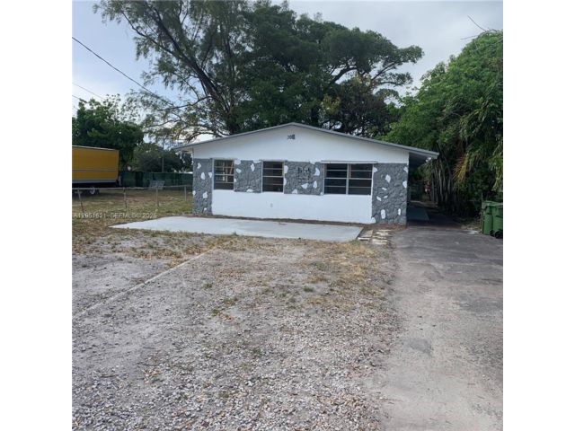  4 BR,  3.00 BTH &nbsp; style home in Hallandale Beach