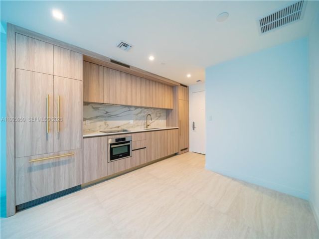  1 BR,  1.00 BTH &nbsp; style home in Miami