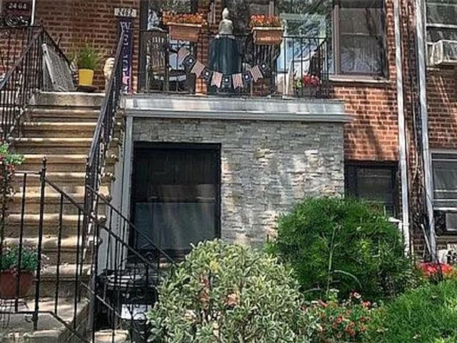  5 BR,  4.00 BTH &nbsp;Multi-family style home in Sheepshead Bay