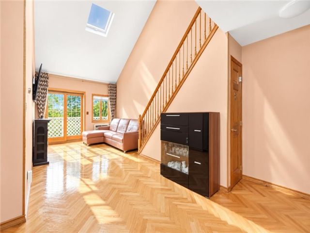  3 BR,  2.00 BTH &nbsp;Condominium style home in Brighton Beach
