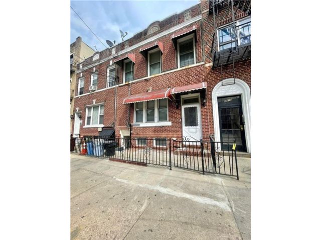  5 BR,  5.00 BTH &nbsp;Multi-family style home in Dyker Heights