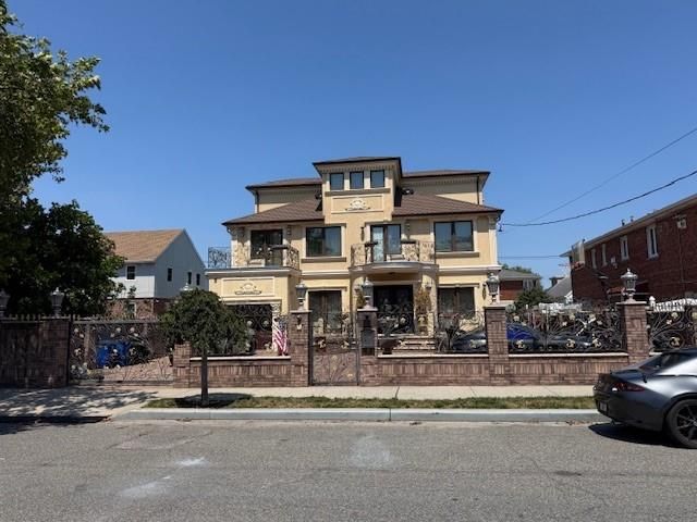  4 BR,  5.00 BTH &nbsp;Single family style home in Bergen Beach