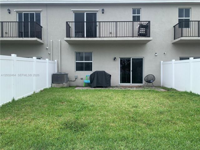  3 BR,  2.50 BTH &nbsp;Townhouse style home in Homestead