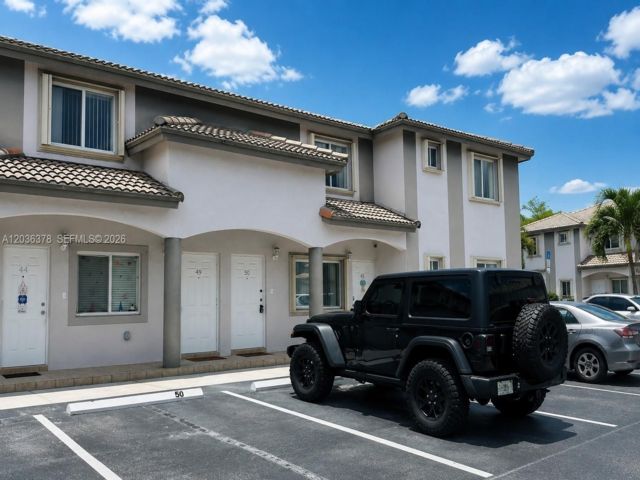  3 BR,  2.00 BTH &nbsp;2 story style home in Miami