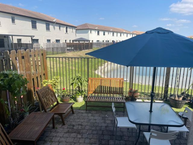  3 BR,  2.50 BTH &nbsp;Townhouse style home in Homestead