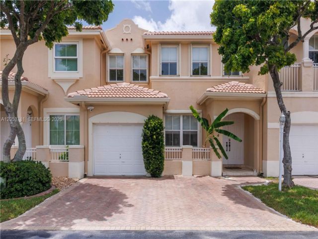  3 BR,  2.50 BTH &nbsp;Townhouse style home in Miami