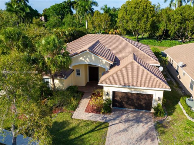  4 BR,  3.00 BTH &nbsp; style home in Weston