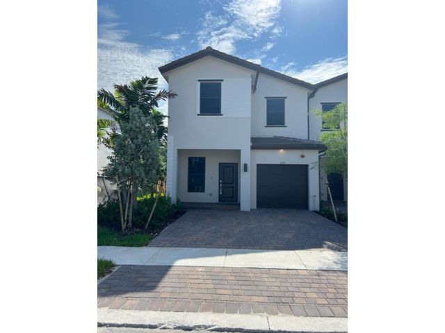  4 BR,  2.50 BTH &nbsp;Townhouse style home in Pembroke Pines