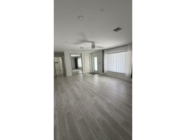 [PHOTO]