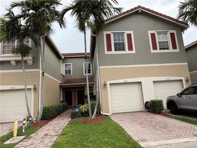  4 BR,  2.50 BTH &nbsp;Townhouse style home in Tamarac