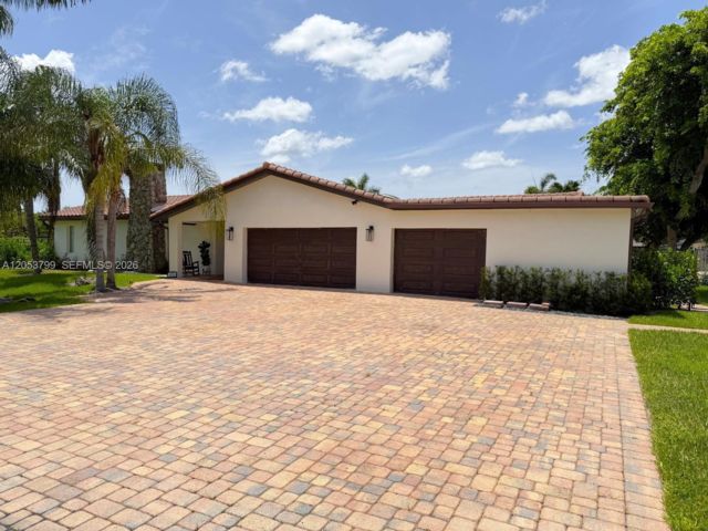 4 BR,  3.00 BTH &nbsp; style home in Davie