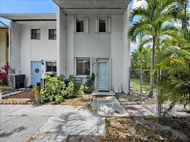  2 BR,  1.50 BTH &nbsp; style home in Lake Worth