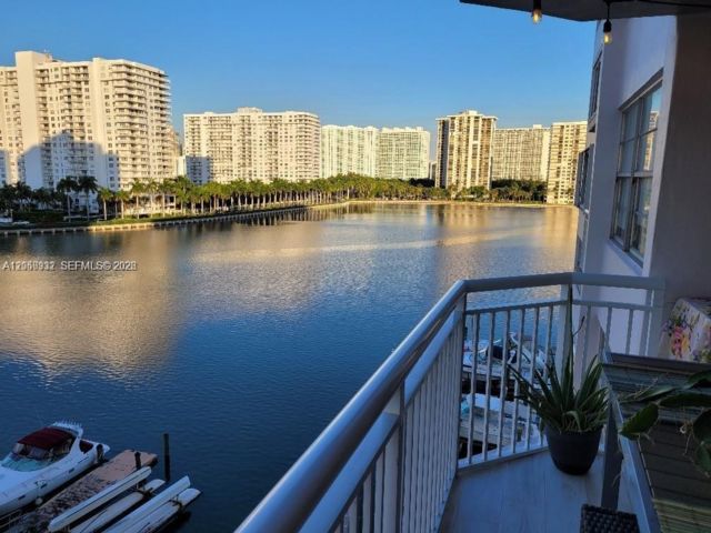  2 BR,  2.00 BTH &nbsp; style home in Aventura