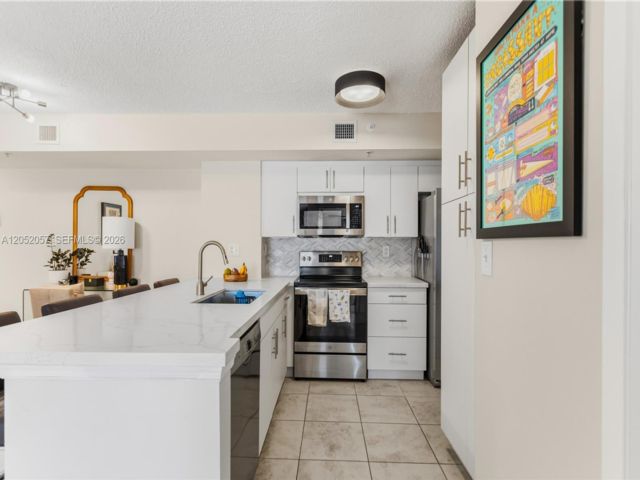  2 BR,  2.00 BTH &nbsp; style home in Davie