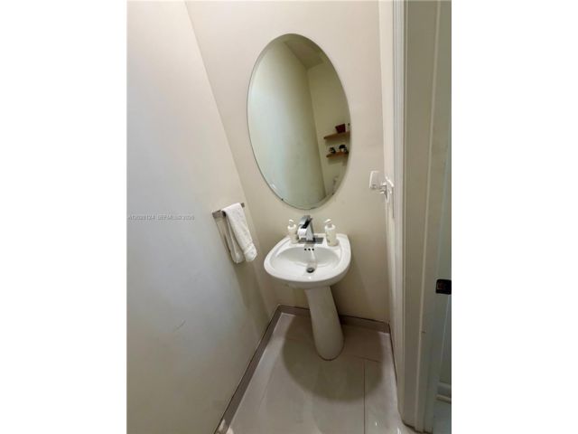 [PHOTO]