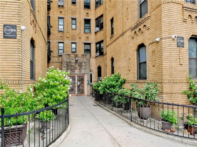 [PHOTO]
