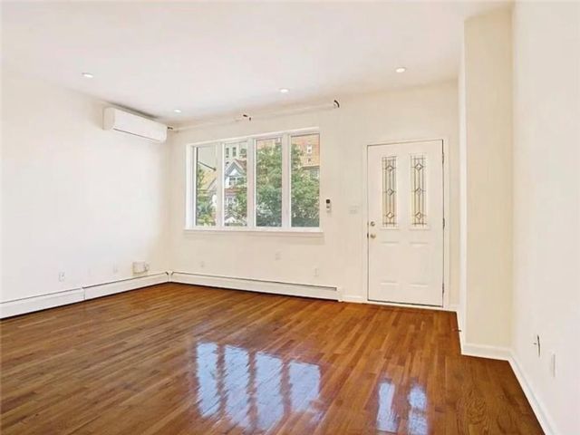 [PHOTO]