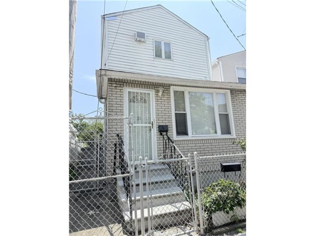  2 BR,  2.00 BTH &nbsp;Single family style home in Canarsie