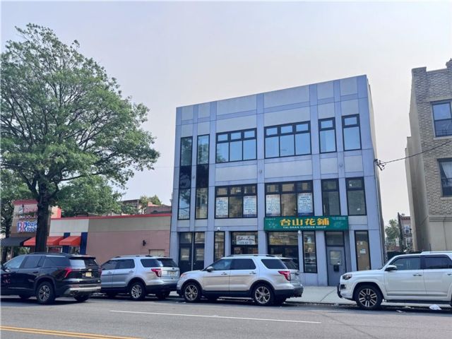 Studio,  0.00 BTH &nbsp;Commercial style home in Bensonhurst