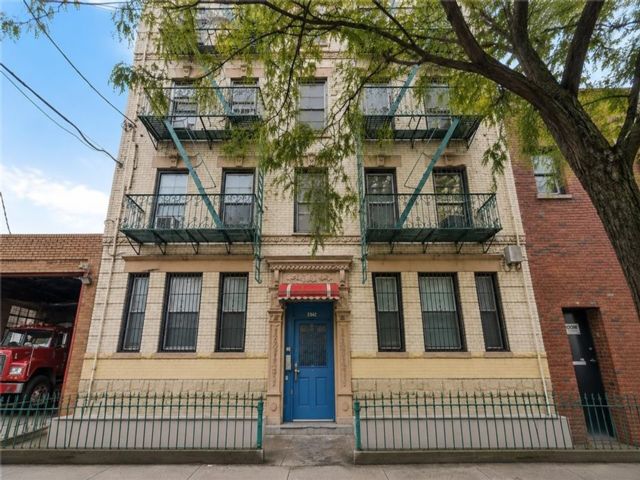  2 BR,  1.00 BTH &nbsp;Condominium style home in Sunset Park