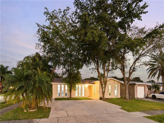  4 BR,  2.00 BTH &nbsp;Other style home in Hollywood