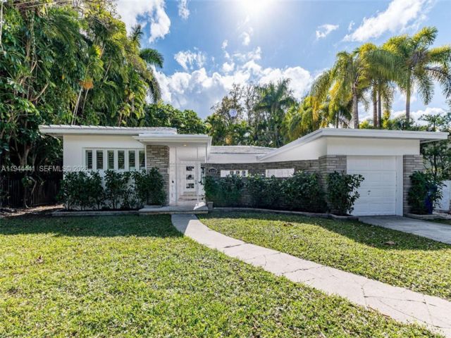  2 BR,  2.00 BTH &nbsp;Other style home in Miami