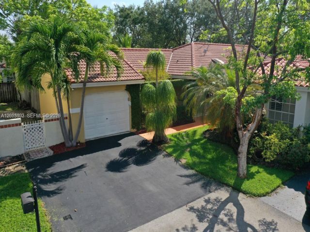  3 BR,  2.00 BTH &nbsp; style home in Weston