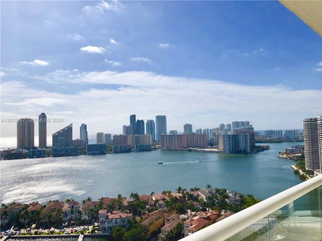  2 BR,  2.50 BTH &nbsp; style home in Aventura