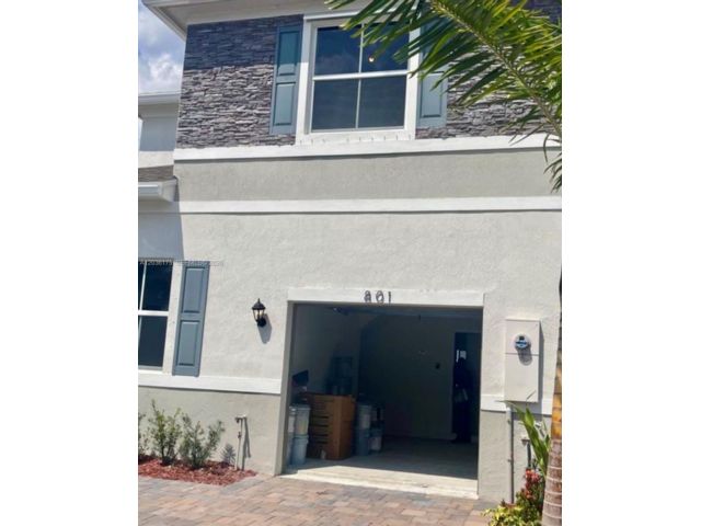  4 BR,  3.00 BTH &nbsp;Townhouse style home in Homestead