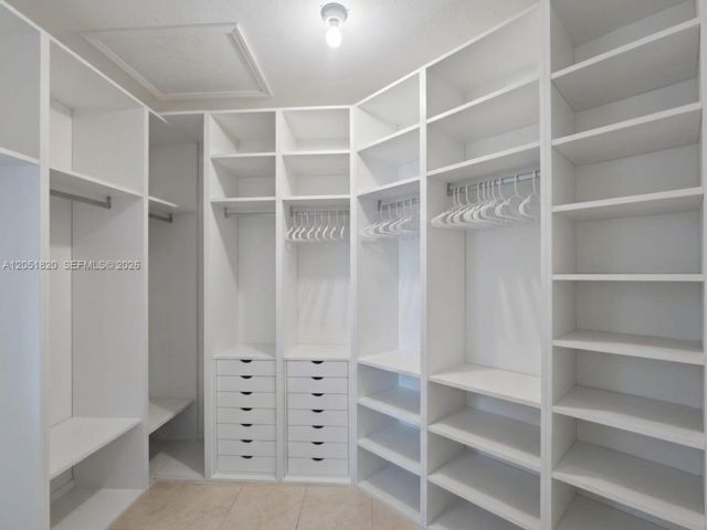 [PHOTO]