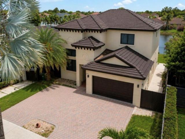  5 BR,  3.00 BTH &nbsp; style home in Miami