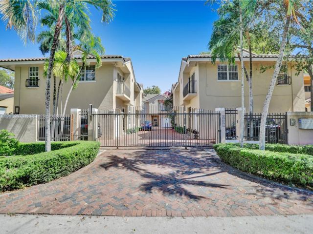  3 BR,  2.50 BTH &nbsp;Townhouse style home in Miami