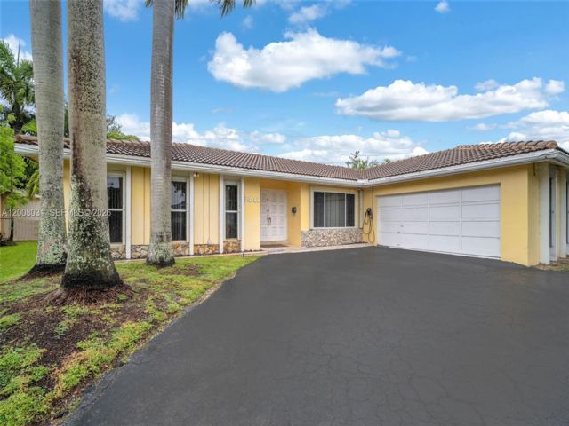  5 BR,  2.00 BTH &nbsp;European style home in Hollywood