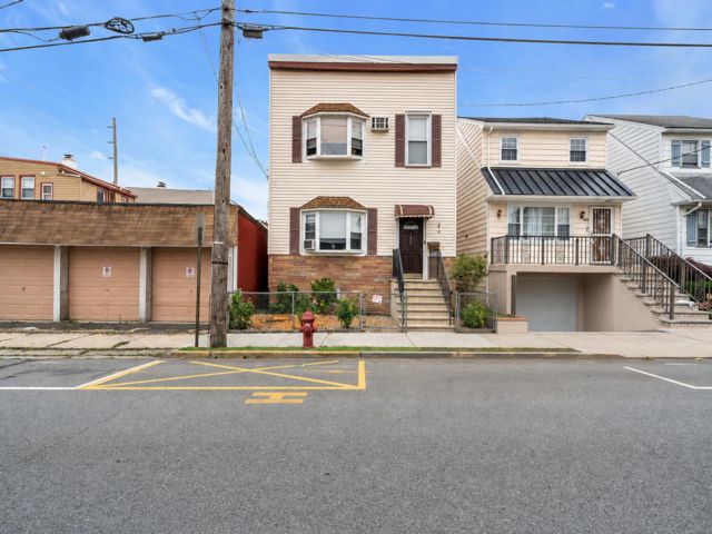  4 BR,  2.00 BTH &nbsp; style home in Kearny
