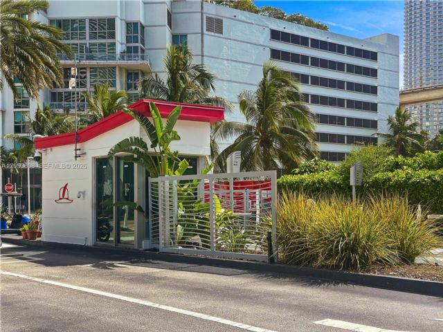  3 BR,  2.00 BTH &nbsp; style home in Miami