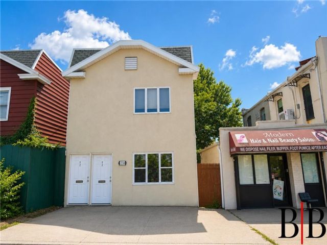  2 BR,  2.00 BTH &nbsp;Multi-family style home in Marine Park