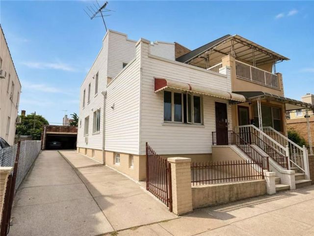 Studio,  0.00 BTH &nbsp;Multi-family style home in Bensonhurst