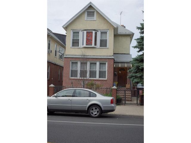 6 BR,  3.00 BTH &nbsp;Multi-family style home in Bay Ridge