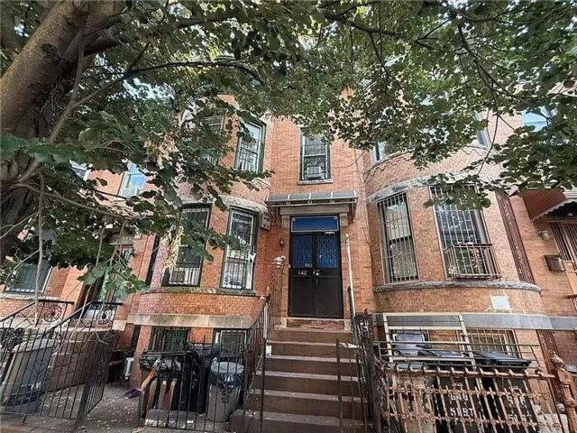 Studio,  0.00 BTH &nbsp;Multi-family style home in Sunset Park