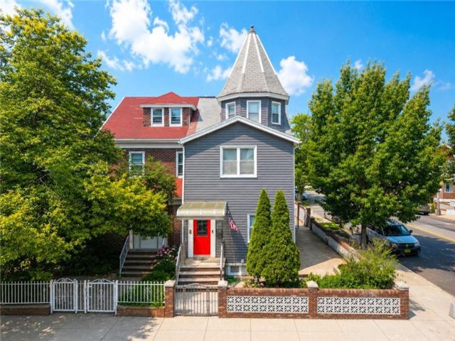  5 BR,  3.00 BTH &nbsp;Multi-family style home in Bath Beach