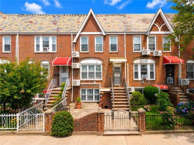  5 BR,  3.00 BTH &nbsp;Single family style home in Sheepshead Bay