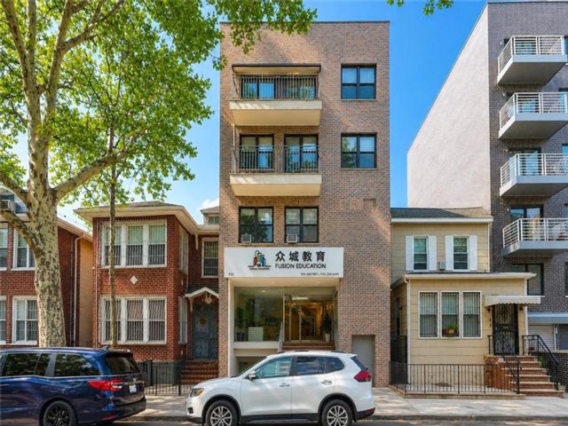  1 BR,  1.00 BTH &nbsp;Condominium style home in Sunset Park