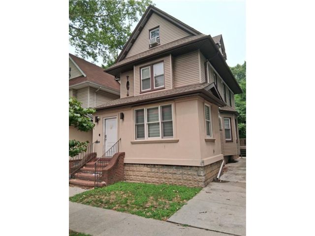 Studio,  0.00 BTH &nbsp;Multi-family style home in Midwood