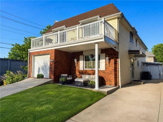 Studio,  4.00 BTH &nbsp;Multi-family style home in Willowbrook