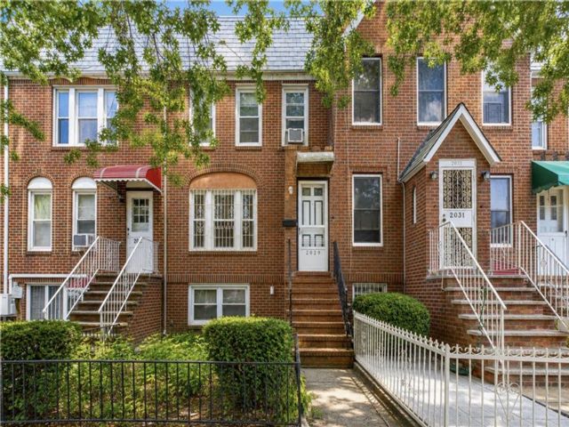  4 BR,  3.00 BTH &nbsp;Multi-family style home in Madison