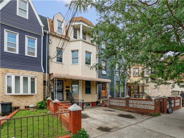 11 BR,  5.00 BTH &nbsp;Multi-family style home in Lefferts Garden