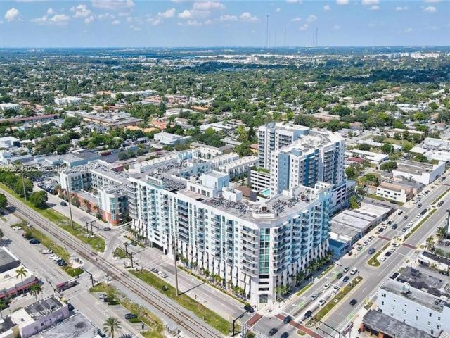  3 BR,  2.50 BTH &nbsp;Condo style home in Hollywood