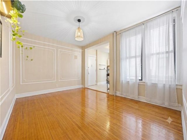  1 BR,  1.00 BTH &nbsp;Co-op style home in Bay Ridge
