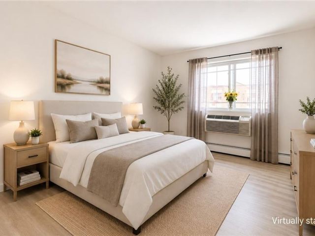  2 BR,  2.00 BTH &nbsp;Condominium style home in Elmhurst